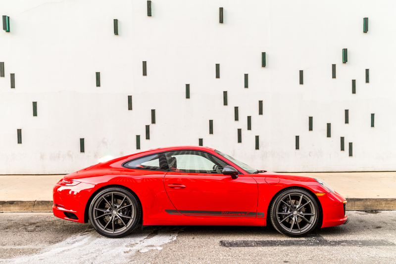 Illustration for article titled The 2018 Porsche 911 Carrera T Is the Perfect 911 If You Can’t Afford a GT3